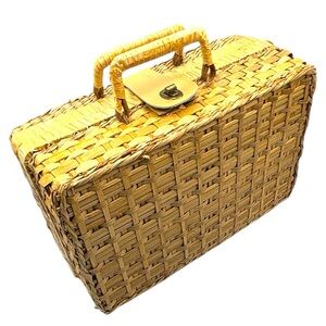 Basket Purse Bag Woven Texture and Gold Clasp
